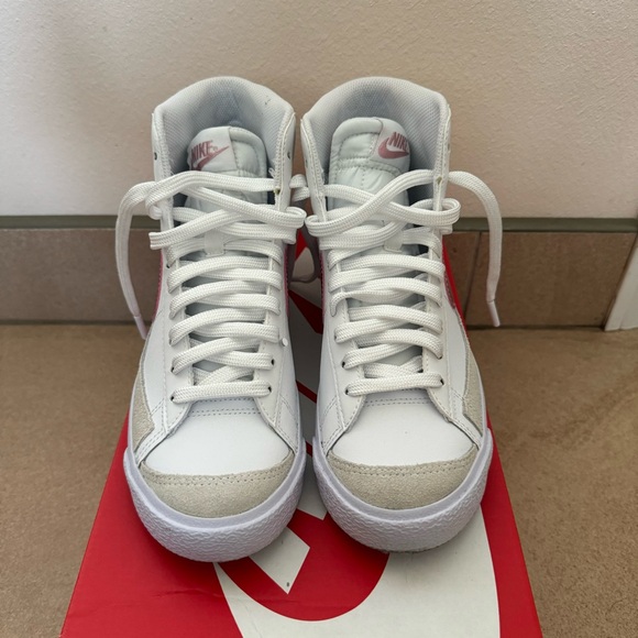 Blazer Mid '77 GS 'White Pink Glaze - Picture 4 of 8